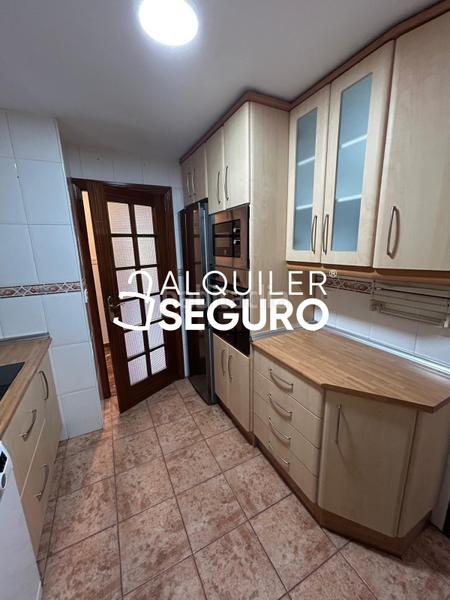 Foto 9cffb0bb-51e4-4c81-84b7-de1a0e3c166c. Rent flat with heating parking in Pajaritos Granada