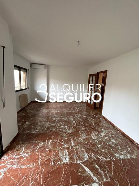 Foto e256c9e9-cb76-4db3-84f9-e841c515afc9. Rent flat with heating parking in Pajaritos Granada