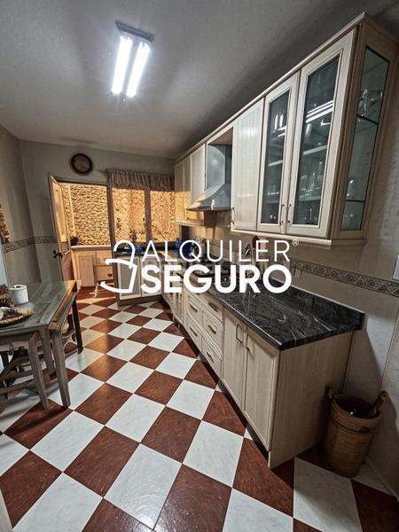 Foto e1f7b2cc-666b-4917-8e1a-c35ca3edddfc. Alquiler piso  av. andalucia en Cerrillo de Maracena - Periodistas Granada