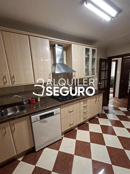 Foto 4ad37124-b8cb-4690-8b49-880fbb9d18b6. Miete etagenwohnung mit heizung parking in Cerrillo de Maracena - Periodistas Granada