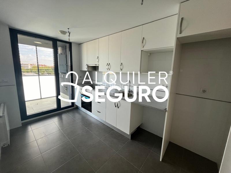 Foto 7352acb1-c67f-49a5-9b64-3bcbfffbffc5. Lloguer pis amb calefacció aparcament piscina a Solagua Leganés