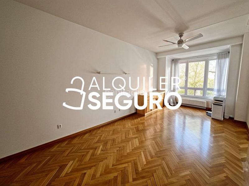Foto 35612cce-0456-46f8-b430-a2134b568429. Rent flat with heating pool in Pinar del Rey Madrid