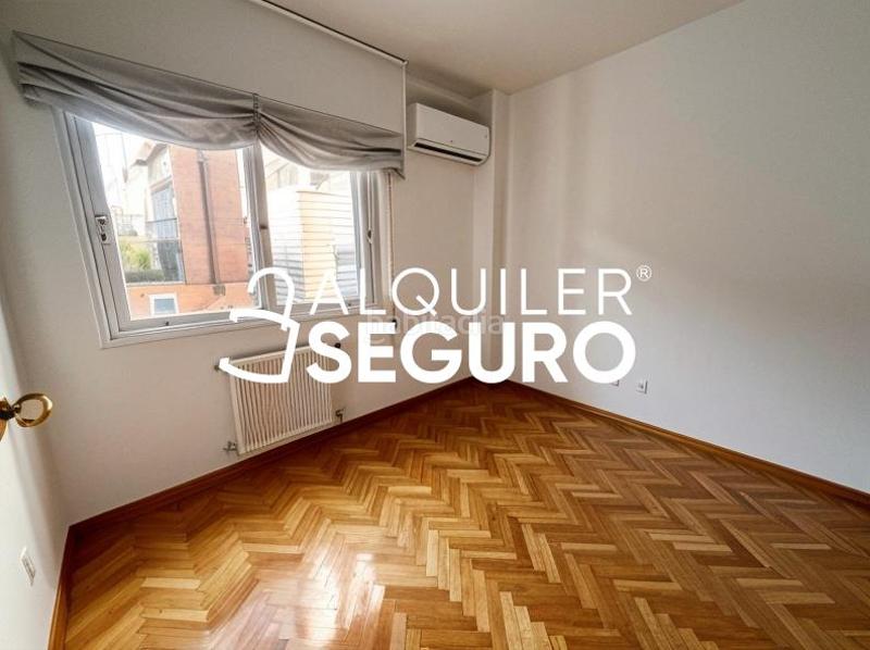 Foto 38cf81e7-04e3-4522-9473-2f5fcb8afd07. Rent flat with heating pool in Pinar del Rey Madrid