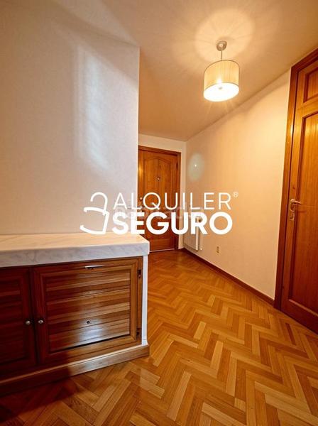 Foto e47ee475-bef1-4d41-b725-e511b8baee6b. Rent flat with heating pool in Pinar del Rey Madrid