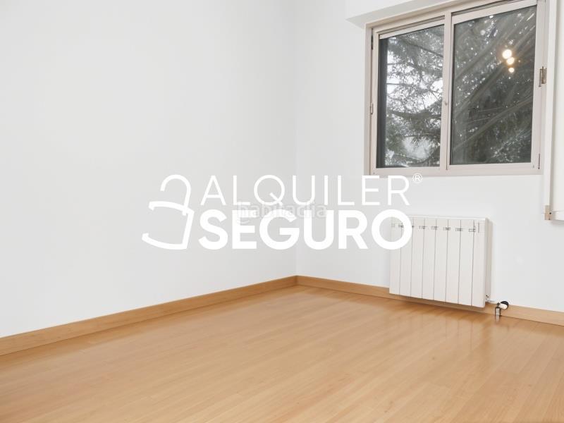 Foto cc9bc705-fa19-4b28-989c-66d685ada19f. Alquiler piso  c de argentina en Valleaguado-La Cañada Coslada