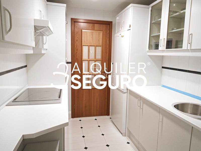 Foto 7b027bcb-9344-45cc-b35b-f8fc345174d9. Rent flat with heating in Valleaguado-La Cañada Coslada