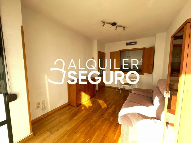 Foto 0a2b2422-b289-4fb0-b4ca-2ac1c62bb3b8. Alquiler piso  c de los timbales en Cuatro Vientos Madrid