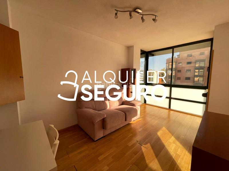 Foto 943b3a8f-e532-4f28-9ab5-d07db77cf246. Rent flat with heating parking pool in Cuatro Vientos Madrid