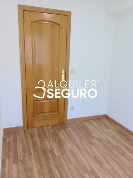 Foto f80c8ffb-3c70-4cd5-83f3-1a4254cb6d48. Miete etagenwohnung mit heizung in Ventas Madrid