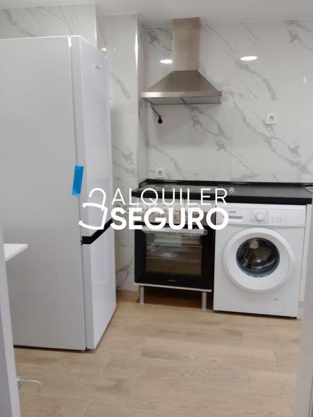 Foto 2a1bd0b6-cb7f-4a4a-b2e6-337fba35bbff. Rent flat with heating in Ventas Madrid