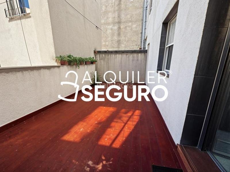 Foto 0c82ff26-6752-46ca-9e42-df9da2abb6c0. Alquiler piso  c ramón lujan en Almendrales Madrid