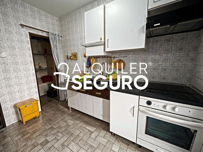 Foto d43dbefe-96a4-4a72-8a1f-21a92b876516. Alquiler piso  c ramón lujan en Almendrales Madrid