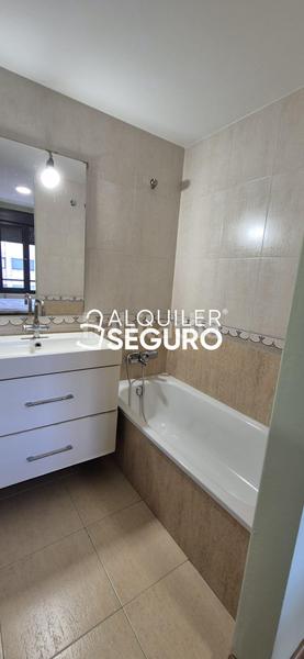 Foto d2079eb4-419f-4b2c-a954-8626fd2e543c. Alquiler piso  c fernando zuazua en Fozaneldi - Tenderina Oviedo