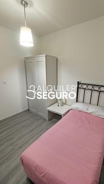 Foto 4c37eb6a-be80-4405-a41c-7f9b00b35990. Rent flat with parking in Gelves