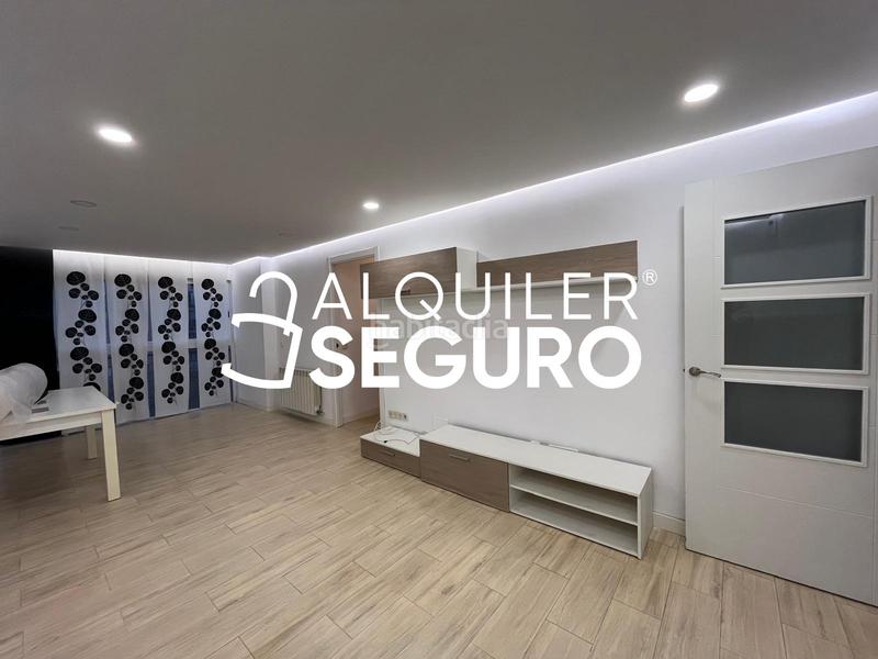 Foto 2f89801e-e842-460b-8d83-95dc6810b0e8. Alquiler piso  c angelillo en Palomeras Sureste Madrid