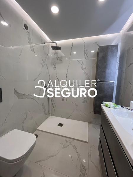 Foto eedf9703-b0ed-40fe-b1f5-ee7fcffab6cf. Alquiler piso  c angelillo en Palomeras Sureste Madrid