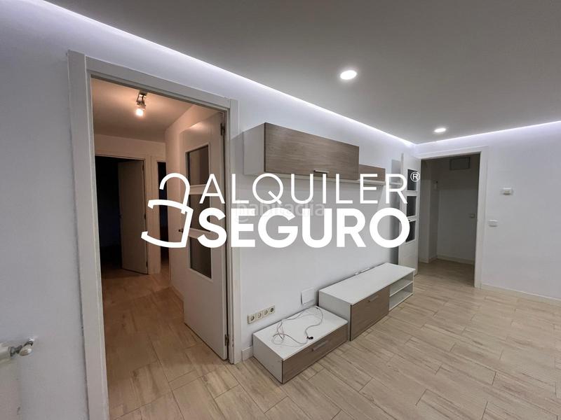 Foto 5c869c81-aa08-454f-ac68-f9fb22982603. Rent flat with heating in Palomeras Sureste Madrid