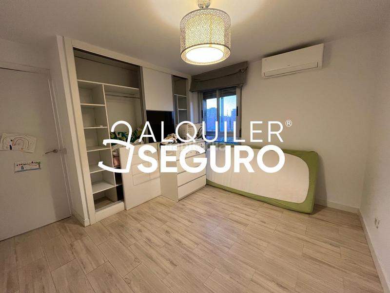 Foto a84e6583-a046-4499-9d5f-08643f024de3. Rent flat with heating in Palomeras Sureste Madrid