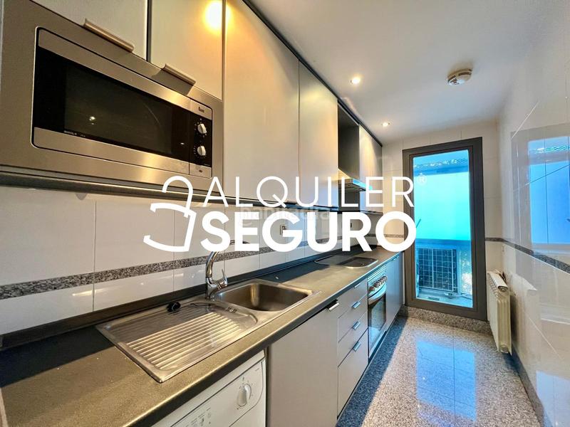 Foto 28240dc1-9e74-47fa-bbd2-fc442b1bff31. Rent flat with heating parking pool in San Juan Bautista Madrid