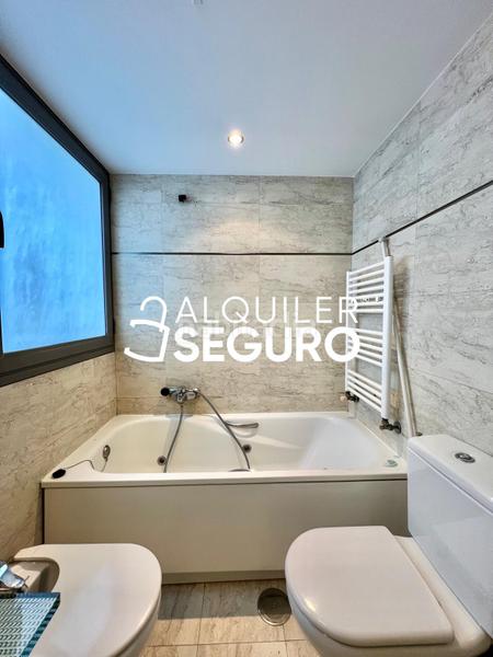 Foto 2ec6748c-9085-47d6-bb99-df2d25adf164. Rent flat with heating parking pool in San Juan Bautista Madrid