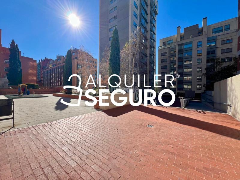 Foto 5b8c2f2d-f17c-49eb-bf82-5e3ccae43f6d. Rent flat with heating parking pool in San Juan Bautista Madrid