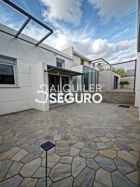 Foto df8c7699-3fb6-4cf3-baa9-14893b3a5cae. Location chalet avec chauffage parking dans Ajalvir