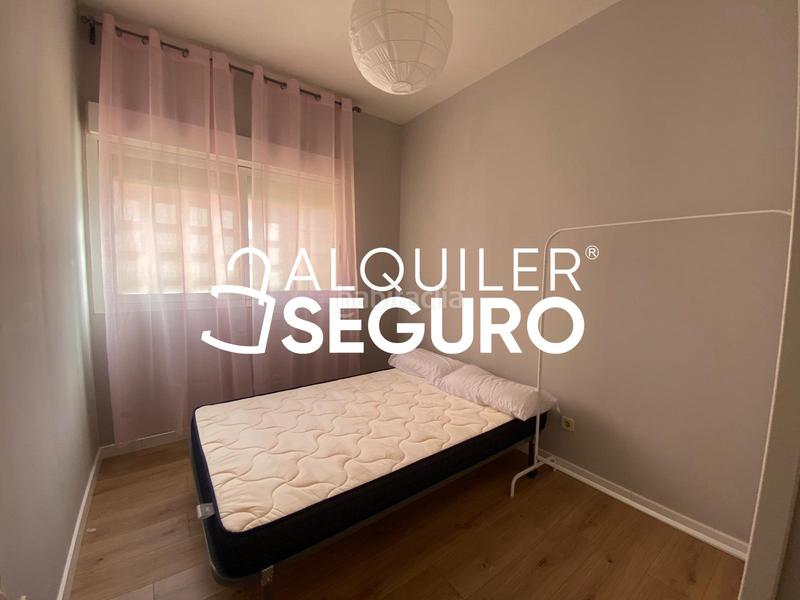 Foto f1d21c3c-f6c0-4891-99b1-16cc7c9b5970. Rent flat with heating parking in Palomeras Bajas Madrid