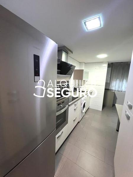 Foto 50a97d69-63da-43dc-bdae-901df6212a9e. Rent flat with heating in Reyes Parla