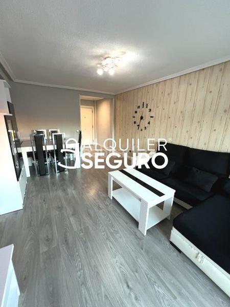 Foto 598c98f7-73ba-4cd4-80e4-62d4e10c8944. Rent flat with heating in Reyes Parla
