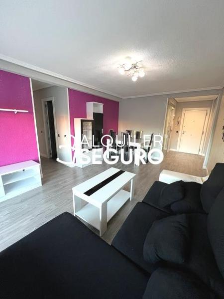 Foto a2ae7341-bae5-4e8b-9753-53c6566b6078. Rent flat with heating in Reyes Parla