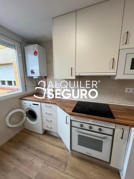 Foto 4e0dee8d-6242-4f48-8883-3c892e78f04b. Alquiler piso  c telémaco en Salvador Madrid