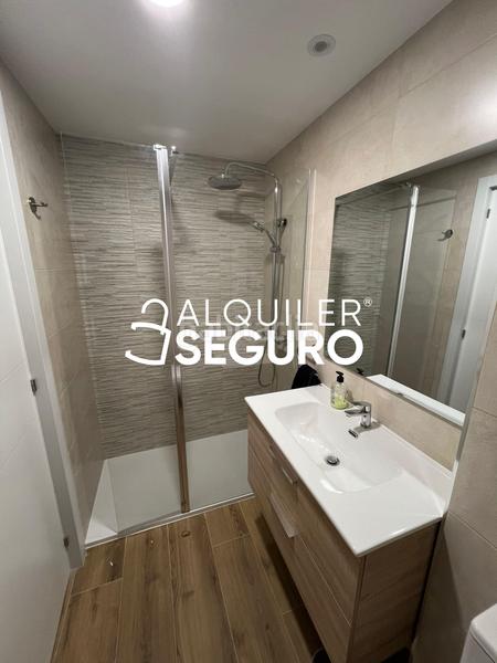 Foto 4f282571-08b6-451b-bf49-7be8f7e4eae5. Alquiler piso  c telémaco en Salvador Madrid