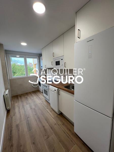 Foto c611dbe3-0db5-4a0a-922e-9563182b9f56. Alquiler piso  c telémaco en Salvador Madrid