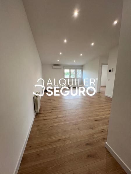 Foto 5ddf00d0-4705-4ca3-a744-975e3b024105. Rent flat with heating in Salvador Madrid