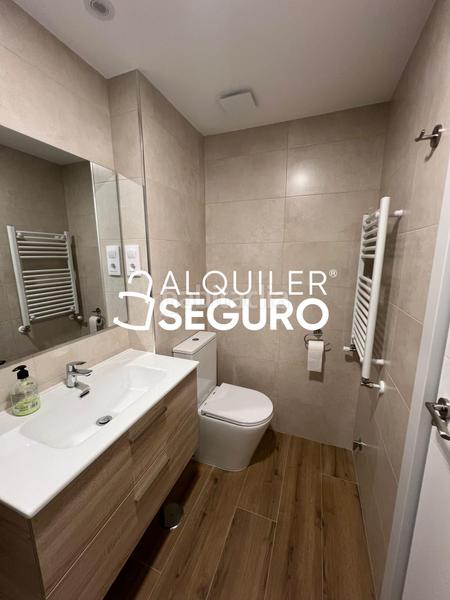 Foto 64aba5ff-d36c-4d8b-a321-10293e249a43. Rent flat with heating in Salvador Madrid