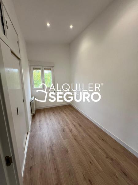 Foto 98fbb43e-6446-4445-a464-00d885959adb. Rent flat with heating in Salvador Madrid