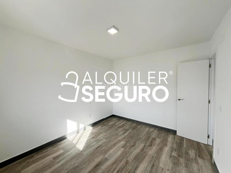 Foto 7d218987-b21a-44bd-b213-8d457cf19fde. Lloguer pis amb calefacció a Reyes Parla