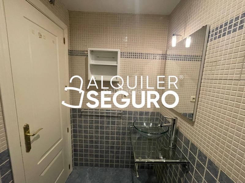 Foto 36bd5f92-9236-4f1a-b86d-f0ab350241b1. Alquiler piso  c de la verja en Almendrales Madrid
