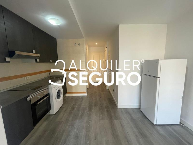 Foto a9a5a40f-96c3-4011-a04e-727c8c9ce51c. Alquiler piso  c de la verja en Almendrales Madrid