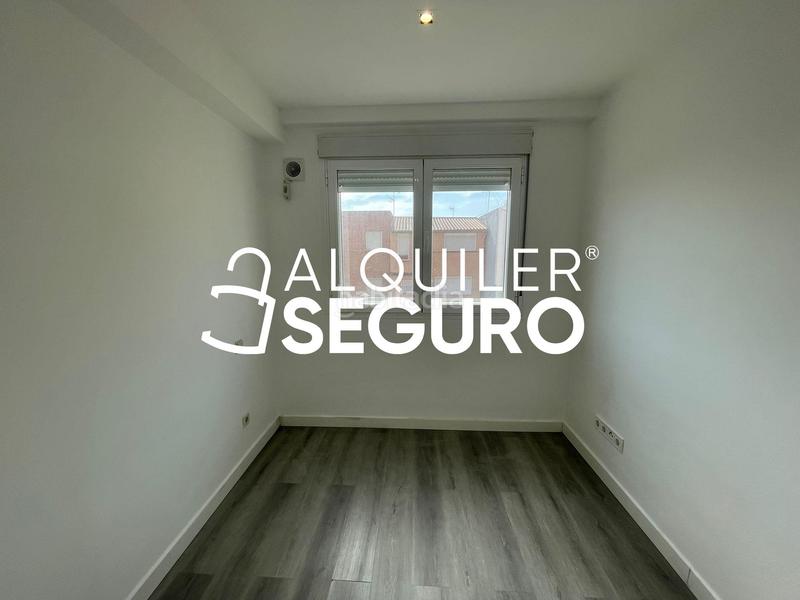 Foto af3701cf-6b1c-4acc-801e-5352f5f63388. Alquiler piso  c de la verja en Almendrales Madrid