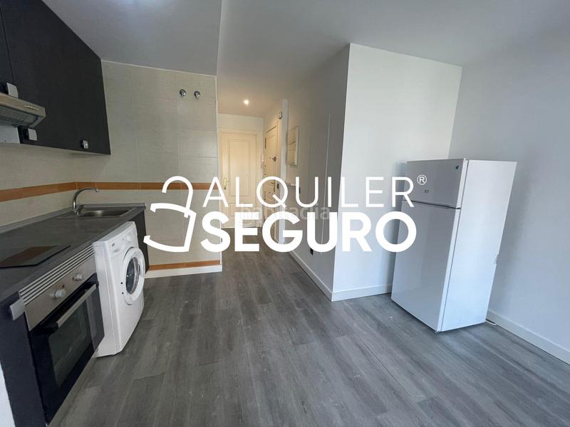 Foto b9108bb2-f61f-4848-aa72-732d477fee08. Alquiler piso  c de la verja en Almendrales Madrid