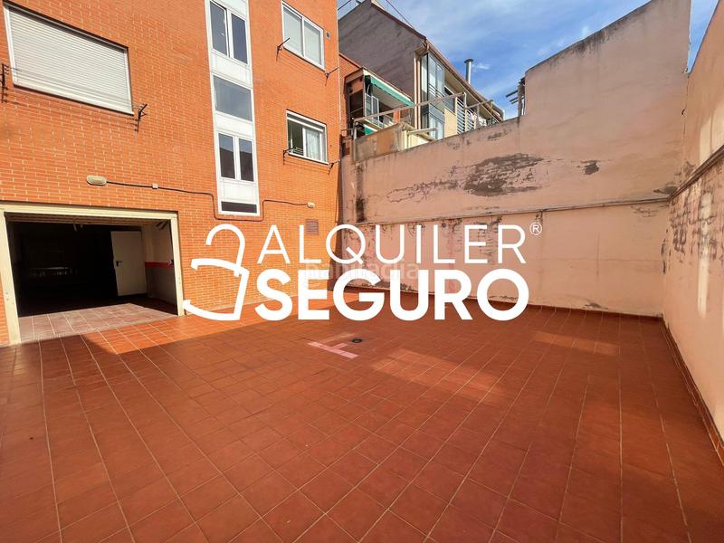 Foto bed8e63a-725e-408c-bce4-74edbc7bee89. Alquiler piso  c de la verja en Almendrales Madrid