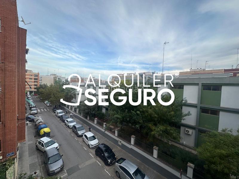 Foto 759b5782-1d5a-46bb-9530-fe870a2e6fa4. Alquiler piso  c erudito pagés en Torrefiel Valencia