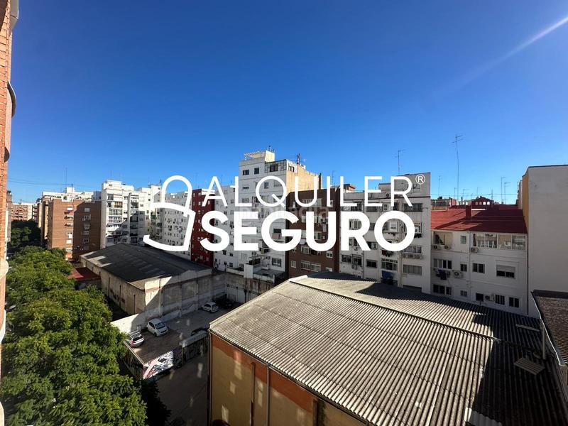 Foto 5f768f8e-b7f3-4fe6-afc7-6303e93c3258. Rent flat with parking in Mont Olivet Valencia