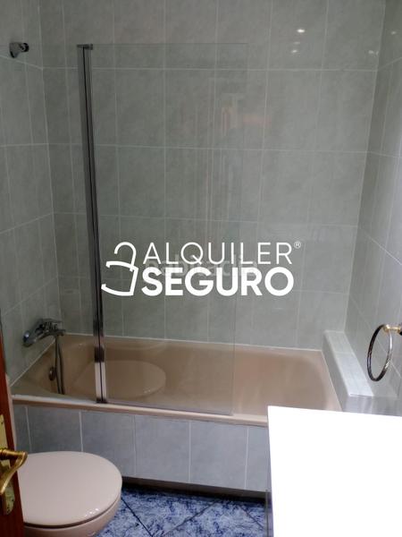 Foto c79dcaa8-61dc-4490-88a8-7a289a3c7170. Alquiler piso  c de servando batanero en Ventas Madrid