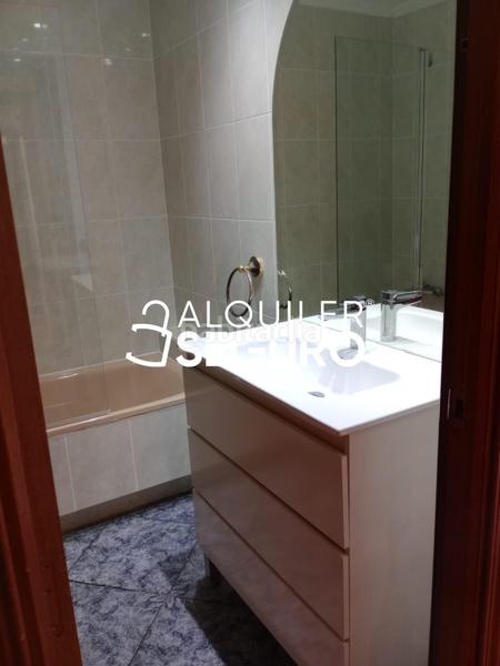 Foto ccd87927-09a4-4af2-b433-a7c7db301d54. Alquiler piso  c de servando batanero en Ventas Madrid