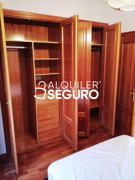 Foto dd095ec6-6f5b-48ba-887f-cde8145539d4. Rent flat with heating parking pool in Parque Alameda - Paula López Valladolid