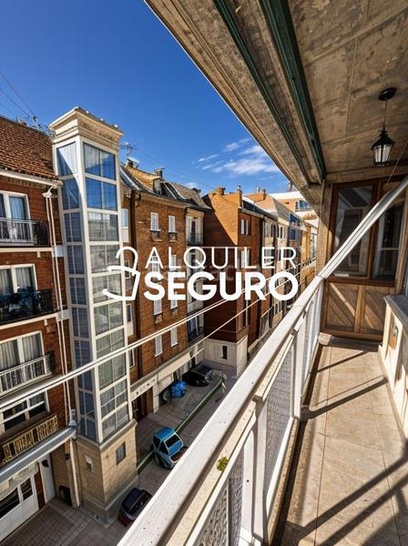 Foto 4c42b9d7-7bac-40d3-96df-a097db93be34. Rent flat with heating in Palomeras Sureste Madrid