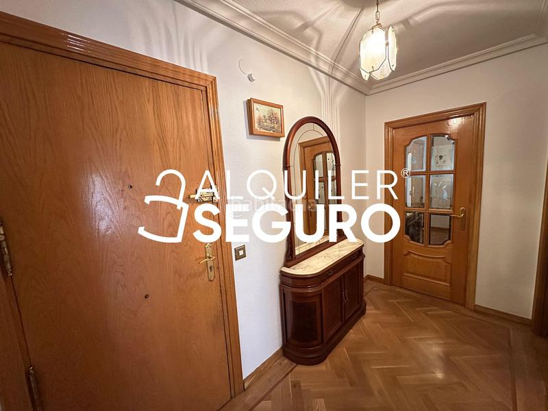 Foto 8fc4887b-a399-4458-b554-357b53d2d7a9. Alquiler piso  c discóbolo en Canillejas Madrid