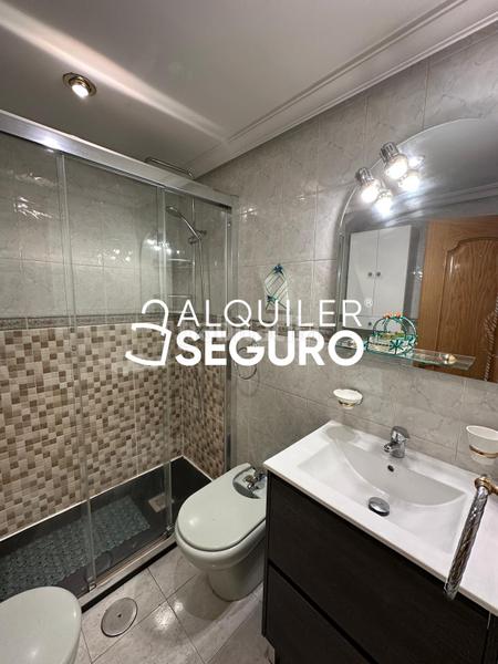 Foto f0665a64-50ce-4106-87b8-065a672f516f. Rent flat with heating in Canillejas Madrid